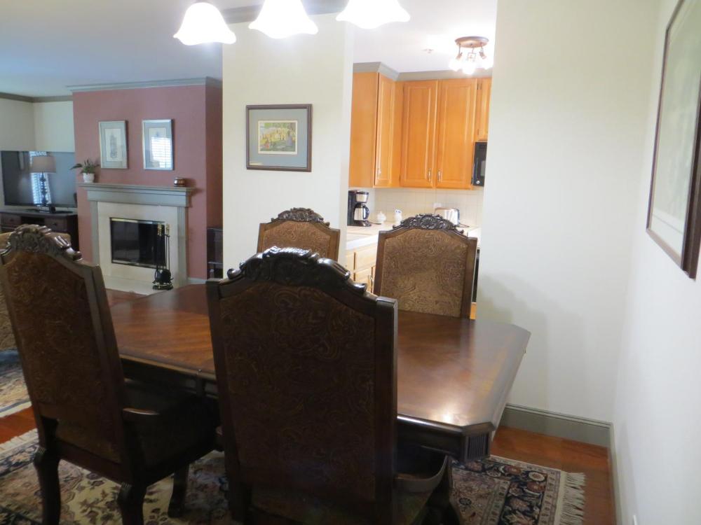Two-Bedroom Suite with One King Bed and One Queen Bed interior